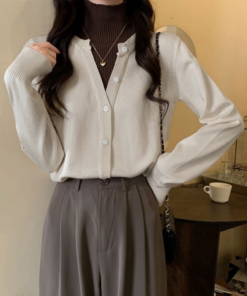 Miniministore(ミニミニストア)の「レイヤード風 ニットトップス ハイネック(ニット/セーター・レディース・ライトベージュ/ブラック・FREE)」の8枚目の写真