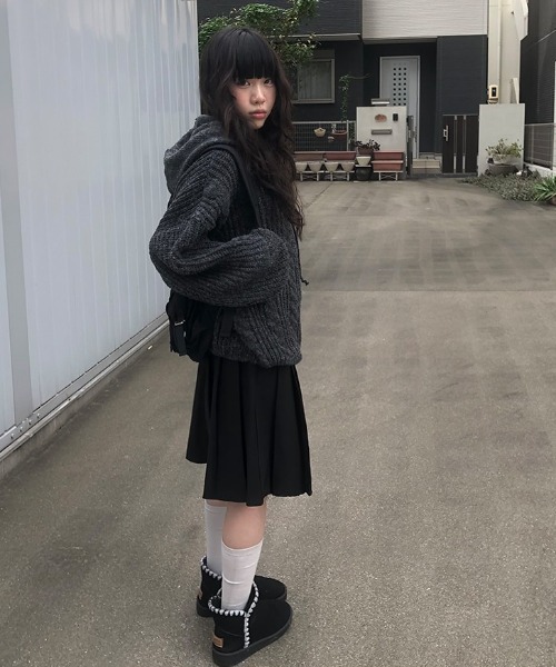 anyonemore（エニワンモア）の「ミディボックスプリーツスカート（スカート・レディース・ブラック・LARGE/MEDIUM）」の12枚目の写真