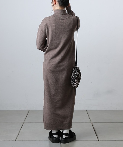 COLONY 2139（コロニートゥーワンスリーナイン）の「タートルニットワンピース（ワンピース・レディース・チャコールグレー/ブラック/ブラウン・FREE）」の18枚目の写真