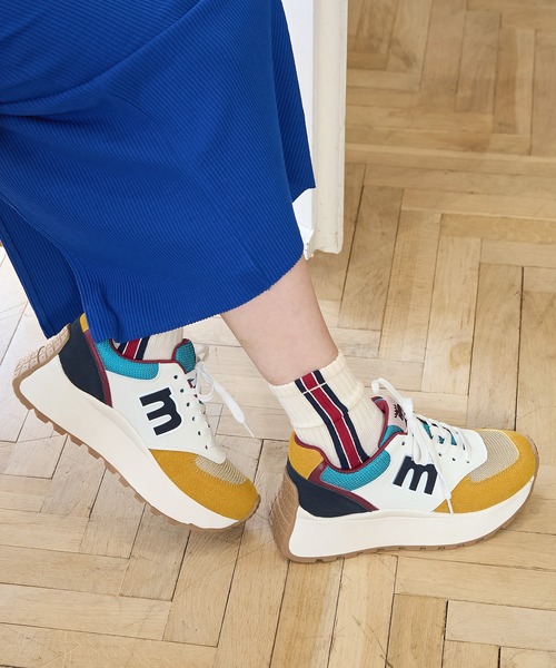 moz スニーカー ホワイト/イエロー/ブルー moz スニーカー ホワイト/イエロー/ブルー - メルカリ