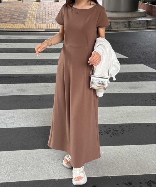 RANAN（ラナン）の「ウエストタックフレアワンピース（ワンピース・レディース・ブラック/グレイッシュベージュ/ネイビー/モカ・LL/L/M）」の3枚目の写真