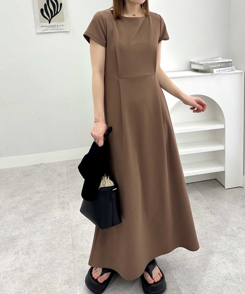 RANAN（ラナン）の「ウエストタックフレアワンピース（ワンピース・レディース・ブラック/グレイッシュベージュ/ネイビー/モカ・LL/L/M）」の21枚目の写真