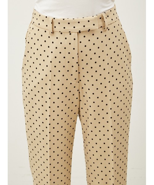 Mila Owen（ミラオーウェン）の「ドットセンタープレステーパードパンツ（スラックス・レディース・ベージュ/ブラック/ブルー・0/1/00）」の7枚目の写真