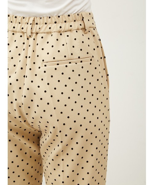 Mila Owen（ミラオーウェン）の「ドットセンタープレステーパードパンツ（スラックス・レディース・ベージュ/ブラック/ブルー・0/1/00）」の10枚目の写真