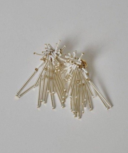 TODAYFUL(トゥデイフル)の「【TODAYFUL/トゥデイフル】Bicolor Beads Earring/バイカラービーズイヤリング(イヤリング・レディース・ブラック/ホワイト・FREE)」の5枚目の写真