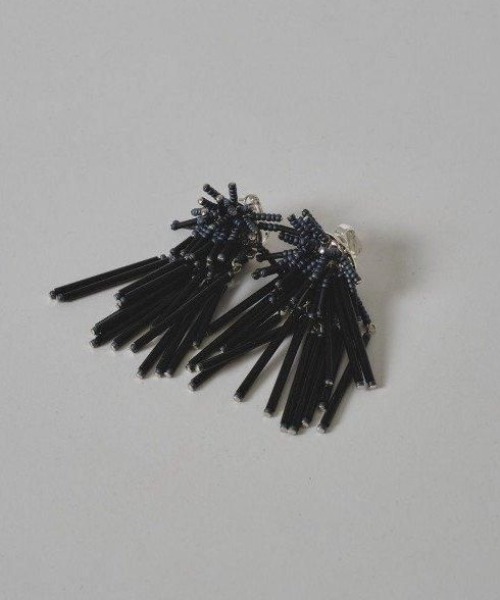 TODAYFUL(トゥデイフル)の「【TODAYFUL/トゥデイフル】Bicolor Beads Earring/バイカラービーズイヤリング(イヤリング・レディース・ブラック/ホワイト・FREE)」の6枚目の写真