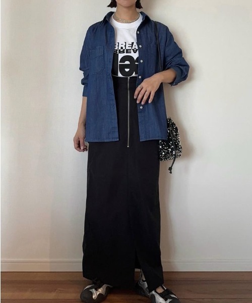 Belle Cie(ベルシー)の「テロンと落ち感 デニムシャツ レディース 長袖 羽織り トップス 体型カバー 薄手 とろみ ライトオンス 春(シャツ/ブラウス・レディース・ネイビー/ブルー・M/L/XL)」の3枚目の写真