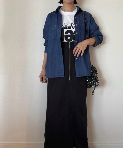 Belle Cie(ベルシー)の「テロンと落ち感 デニムシャツ レディース 長袖 羽織り トップス 体型カバー 薄手 とろみ ライトオンス 春(シャツ/ブラウス・レディース・ネイビー/ブルー・M/L/XL)」の4枚目の写真