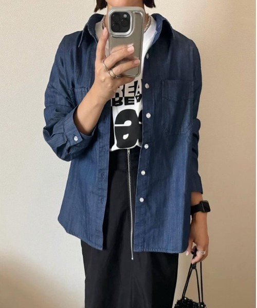 Belle Cie(ベルシー)の「テロンと落ち感 デニムシャツ レディース 長袖 羽織り トップス 体型カバー 薄手 とろみ ライトオンス 春(シャツ/ブラウス・レディース・ネイビー/ブルー・M/L/XL)」の7枚目の写真