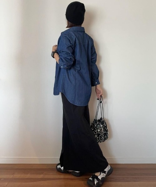 Belle Cie(ベルシー)の「テロンと落ち感 デニムシャツ レディース 長袖 羽織り トップス 体型カバー 薄手 とろみ ライトオンス 春(シャツ/ブラウス・レディース・ネイビー/ブルー・M/L/XL)」の8枚目の写真