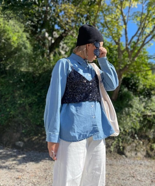 Belle Cie(ベルシー)の「テロンと落ち感 デニムシャツ レディース 長袖 羽織り トップス 体型カバー 薄手 とろみ ライトオンス 春(シャツ/ブラウス・レディース・ネイビー/ブルー・M/L/XL)」の15枚目の写真
