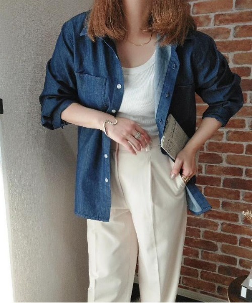 Belle Cie(ベルシー)の「テロンと落ち感 デニムシャツ レディース 長袖 羽織り トップス 体型カバー 薄手 とろみ ライトオンス 春(シャツ/ブラウス・レディース・ネイビー/ブルー・M/L/XL)」の21枚目の写真