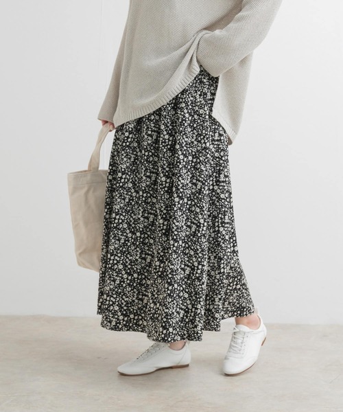 URBAN RESEARCH DOORS(アーバンリサーチドアーズ)の「フラワープリントスカート(スカート・レディース・ブラック/ブルー・MEDIUM)」の10枚目の写真