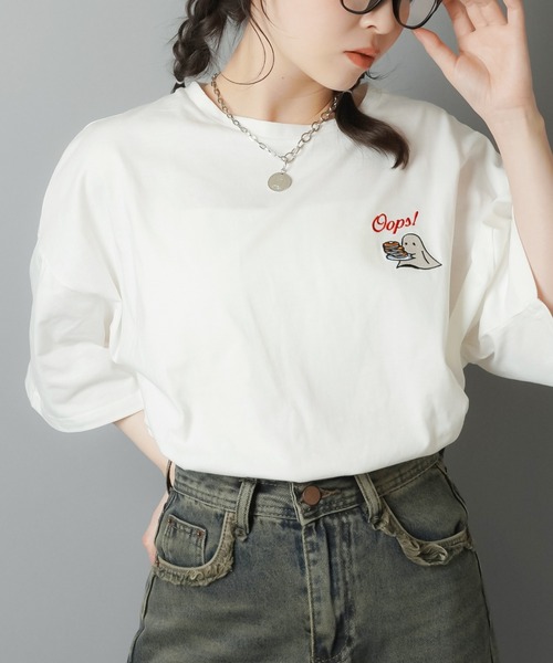 SPINNS(スピンズ)の「半袖オーバーサイズTシャツ/ホットケーキオバケ(Tシャツ/カットソー・レディース・オフホワイト/スミクロ/オートミール・ONESIZE)」の4枚目の写真