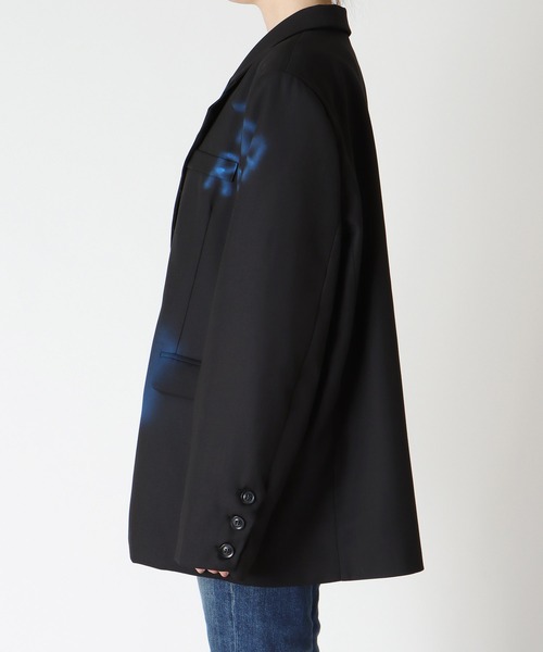 Three Four Time（ｽﾘｰﾌｫｰﾀｲﾑ）の「スプレーロゴプリントジャケット（テーラードジャケット・レディース・ブラック・FREE）」の12枚目の写真