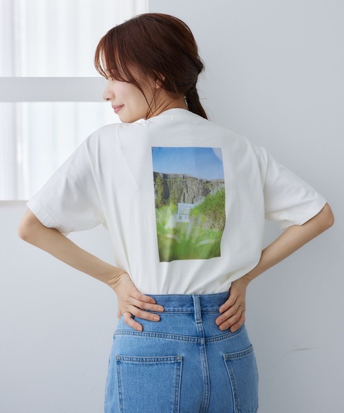 mysty woman（ミスティウーマン）の「【花盛友里さんコラボ】コラボフォトレギュラーTシャツ 493894（Tシャツ/カットソー・レディース・グリーン/ピンク/オフホワイト/ホワイト・FREE）」の6枚目の写真