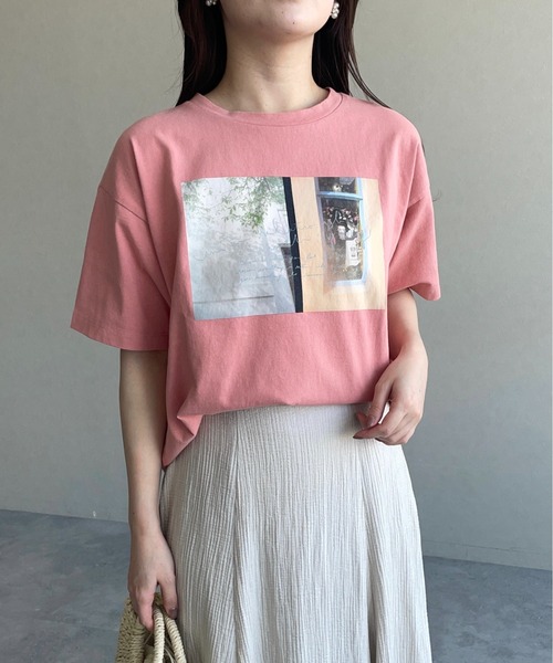 mysty woman（ミスティウーマン）の「【花盛友里さんコラボ】コラボフォトレギュラーTシャツ 493894（Tシャツ/カットソー・レディース・グリーン/ピンク/オフホワイト/ホワイト・FREE）」の17枚目の写真