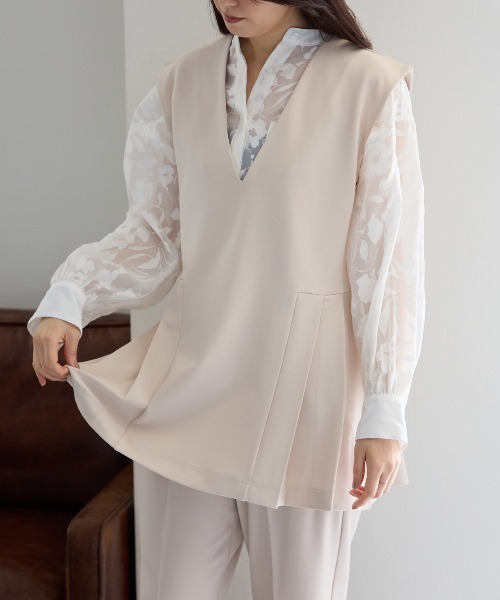 TRIANGLE PALETTE（トライアングルパレット）の「サイドプリーツデザインベスト / セットアップ対応（スーツベスト・レディース・グレー/アイボリー/ブラック・FREE）」の2枚目の写真