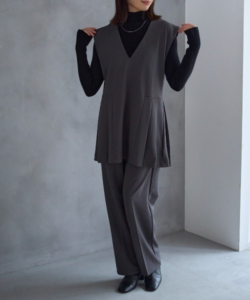 TRIANGLE PALETTE（トライアングルパレット）の「サイドプリーツデザインベスト / セットアップ対応（スーツベスト・レディース・グレー/アイボリー/ブラック・FREE）」の19枚目の写真