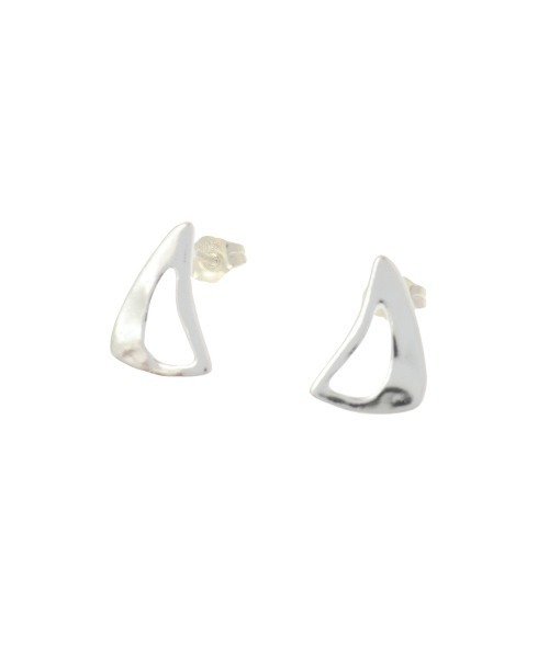 MANOF(マノフ)の「BYOKA×MANOF TRIANGLE PIERCE(ピアス(両耳用)・レディース・シルバー・FREE)」の5枚目の写真