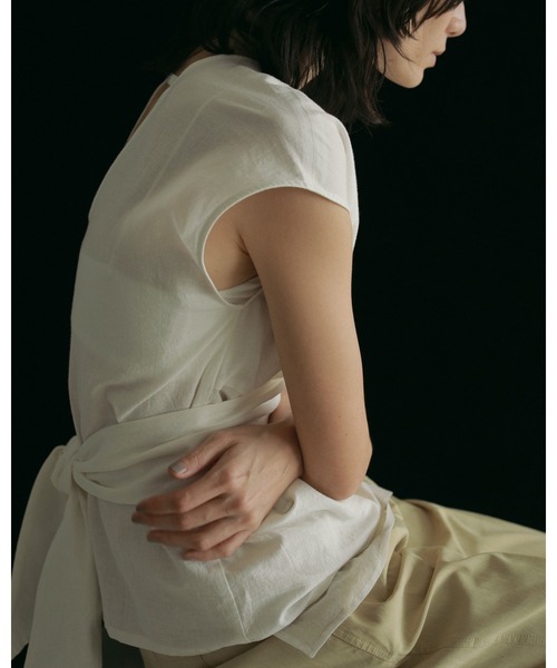 anuke（アンヌーク）の「Linen Cachecoeur Tops（Tシャツ/カットソー・レディース・ホワイト/ベージュ/ブラック・FREE）」の22枚目の写真