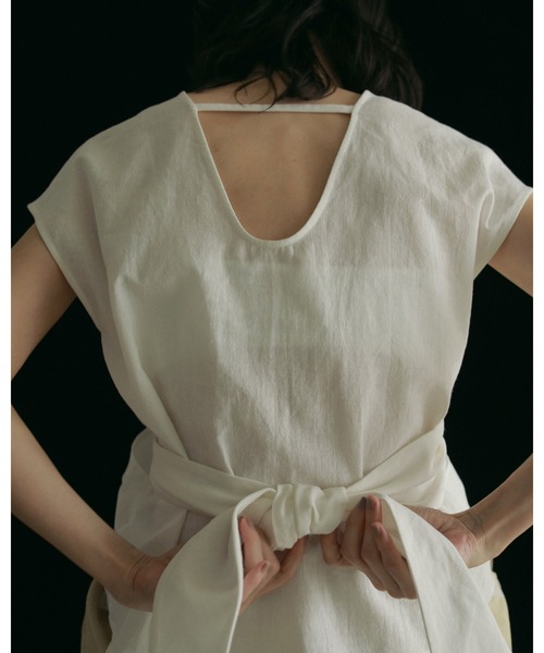 anuke（アンヌーク）の「Linen Cachecoeur Tops（Tシャツ/カットソー・レディース・ホワイト/ベージュ/ブラック・FREE）」の21枚目の写真