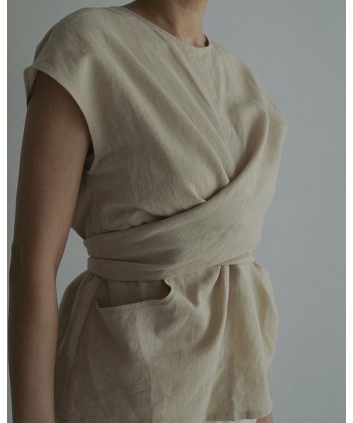 anuke（アンヌーク）の「Linen Cachecoeur Tops（Tシャツ/カットソー・レディース・ホワイト/ベージュ/ブラック・FREE）」の18枚目の写真