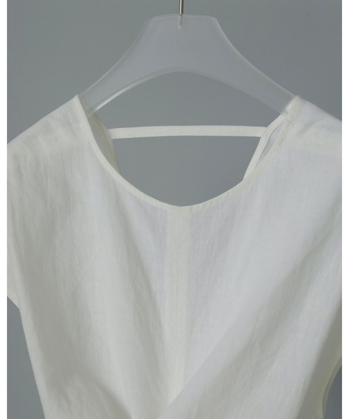 anuke（アンヌーク）の「Linen Cachecoeur Tops（Tシャツ/カットソー・レディース・ホワイト/ベージュ/ブラック・FREE）」の9枚目の写真