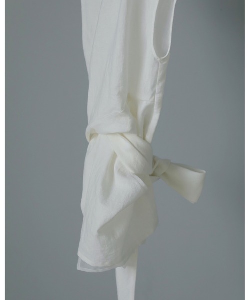 anuke（アンヌーク）の「Linen Cachecoeur Tops（Tシャツ/カットソー・レディース・ホワイト/ベージュ/ブラック・FREE）」の5枚目の写真