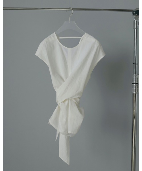 anuke（アンヌーク）の「Linen Cachecoeur Tops（Tシャツ/カットソー・レディース・ホワイト/ベージュ/ブラック・FREE）」の10枚目の写真