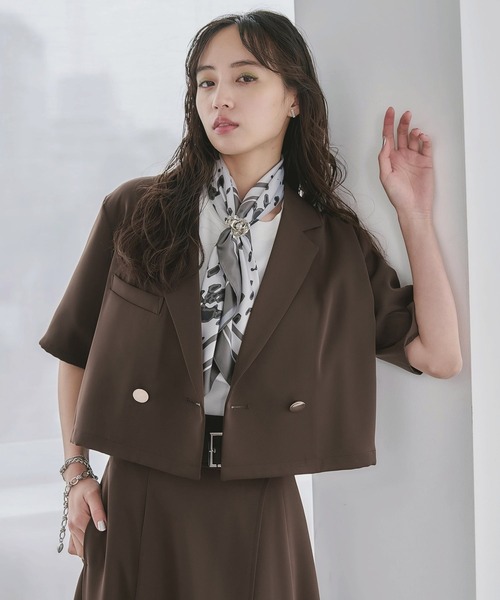 HARE(ハレ)の「トロミメタルボタンショートジャケット(HARE)(テーラードジャケット・レディース・ブルー/パープル/ブラック/ブラウン/グレー/チャコールグレー・FREE)」の4枚目の写真