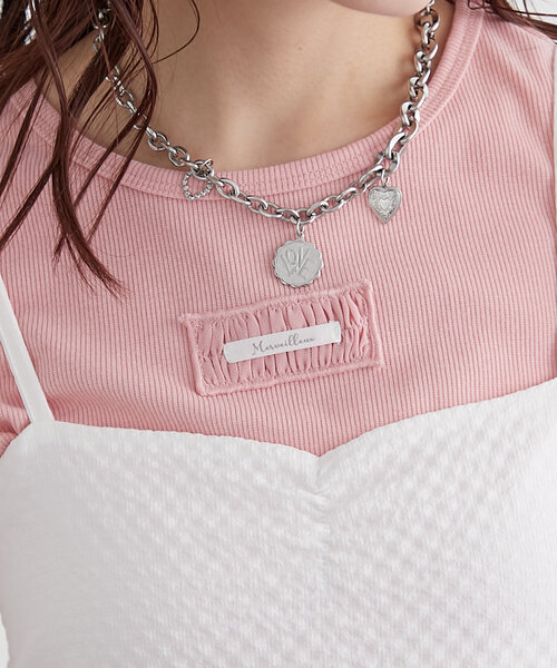 w closet（ダブルクローゼット）の「【5色展開】フリルネーム付きリブT（Tシャツ/カットソー・レディース・レッド/ピンク/サックスブルー/チャコールグレー/オフホワイト・FREE）」の7枚目の写真