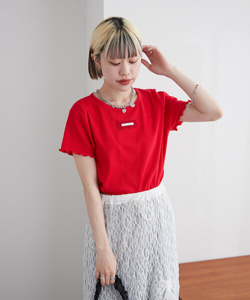 w closet（ダブルクローゼット）の「【5色展開】フリルネーム付きリブT（Tシャツ/カットソー・レディース・レッド/ピンク/サックスブルー/チャコールグレー/オフホワイト・FREE）」の14枚目の写真