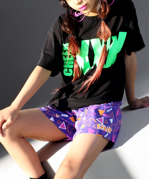 CHEER(チアー)の「XXXネオンカラーロゴプリントBIGTEE(Tシャツ/カットソー・レディース・ブラック×ピンク/ブラック×グリーン・S/M/L)」の1枚目の写真