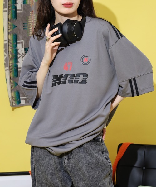 NERDY(ノルディ)の「スポーティ ジャージ 半袖 Tシャツ(Tシャツ/カットソー・メンズ・ブラック/グレー/グリーン/ホワイト・M/L/S)」の3枚目の写真