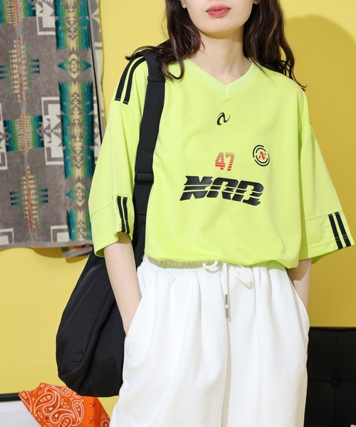 NERDY(ノルディ)の「スポーティ ジャージ 半袖 Tシャツ(Tシャツ/カットソー・メンズ・ブラック/グレー/グリーン/ホワイト・M/L/S)」の14枚目の写真