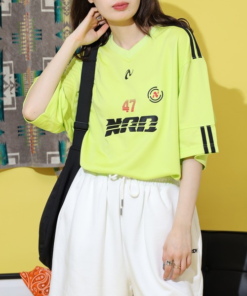 NERDY(ノルディ)の「スポーティ ジャージ 半袖 Tシャツ(Tシャツ/カットソー・メンズ・ブラック/グレー/グリーン/ホワイト・M/L/S)」の15枚目の写真