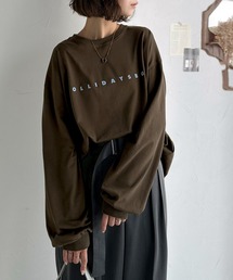 大人の上品カジュアルを楽しむ。ゆったりシルエット 綿100%シルケット風シンプル英字ロゴTシャツ(長袖)