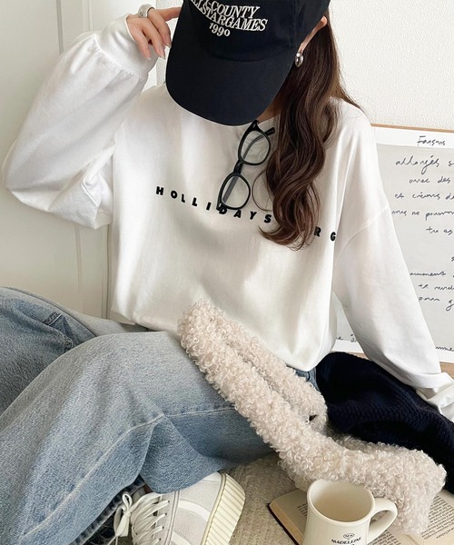 classicalelf（クラシカルエルフ）の「大人の上品カジュアルを楽しむ。ゆったりシルエット 綿100％シルケット風シンプル英字ロゴTシャツ（長袖）（Tシャツ/カットソー・レディース・ベージュ/ブラウン/ホワイト/ブラック・X-LARGE/SMALL/MEDIUM/LARGE）」の11枚目の写真
