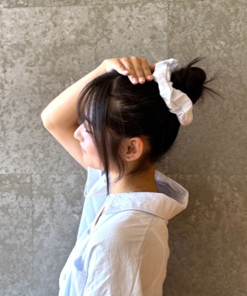 Mi-je(ミジェ)の「シュシュつきシャツインナーセット【韓国ファッション】(シャツ/ブラウス・レディース・サックスブルー/ピンク/オフホワイト・F)」の5枚目の写真