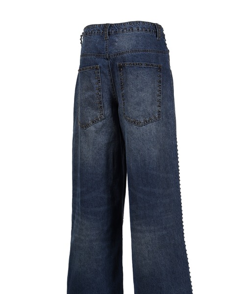 Jaded London（ジェイデッドロンドン）の「NAILED STUDDED COLOSSUS JEANS IN VINTAGE BLUE WASH（デニムパンツ・レディース・ネイビー・26/25）」の2枚目の写真