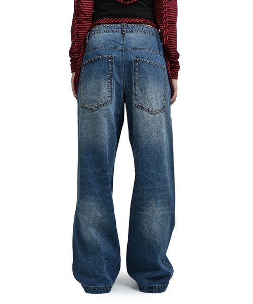 Jaded London（ジェイデッドロンドン）の「NAILED STUDDED COLOSSUS JEANS IN VINTAGE BLUE WASH（デニムパンツ・レディース・ネイビー・26/25）」の8枚目の写真