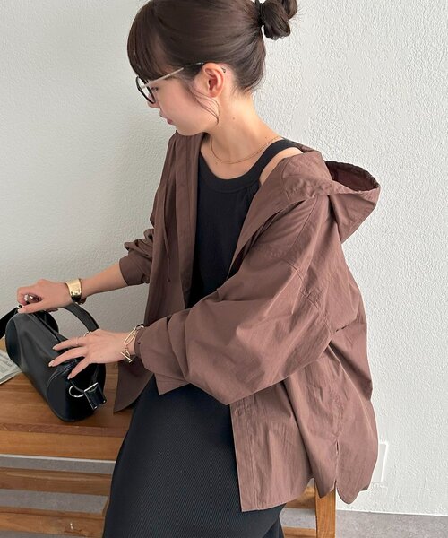 DISCOAT(ディスコート)の「【ユニセックス】ワッシャーナイロンフード付きシャツ(シャツ/ブラウス・レディース・ブラウン/オフホワイト/ブラック・FREE)」の3枚目の写真