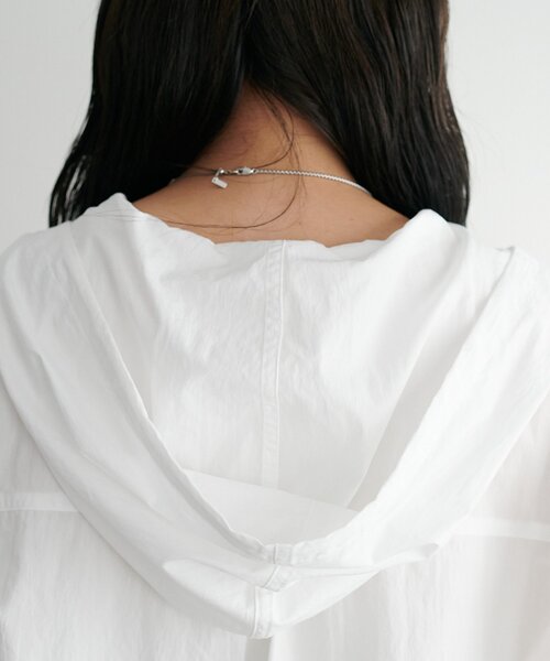 DISCOAT(ディスコート)の「【ユニセックス】ワッシャーナイロンフード付きシャツ(シャツ/ブラウス・レディース・ブラウン/オフホワイト/ブラック・FREE)」の4枚目の写真