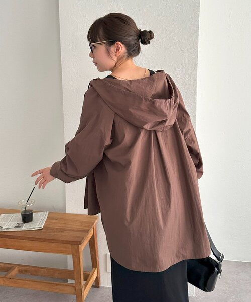 DISCOAT(ディスコート)の「【ユニセックス】ワッシャーナイロンフード付きシャツ(シャツ/ブラウス・レディース・ブラウン/オフホワイト/ブラック・FREE)」の18枚目の写真