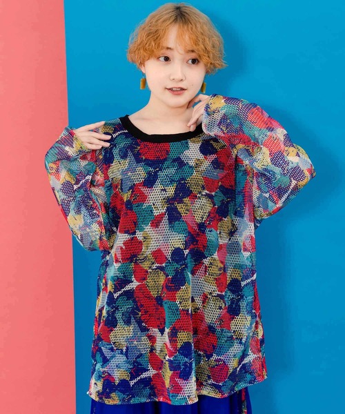 ScoLar(スカラー)の「152695:タンクトップ付 花柄メッシュプルオーバー(Tシャツ/カットソー・レディース・レッド/グリーン/ブラック・M)」の2枚目の写真