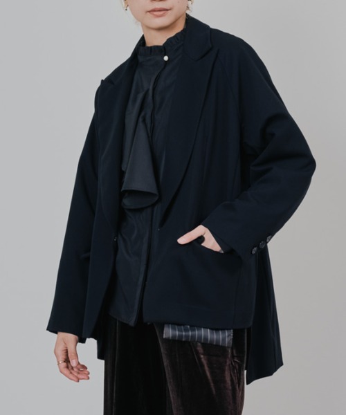 TEVALT（ヴァレット）の「配色ストライプポイントアシメヘムジャケット（テーラードジャケット・レディース・ブラック/チャコールグレー・38）」の2枚目の写真