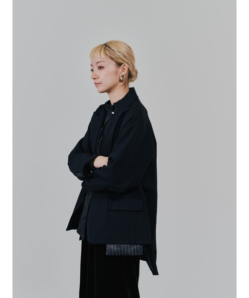 TEVALT（ヴァレット）の「配色ストライプポイントアシメヘムジャケット（テーラードジャケット・レディース・ブラック/チャコールグレー・38）」の18枚目の写真