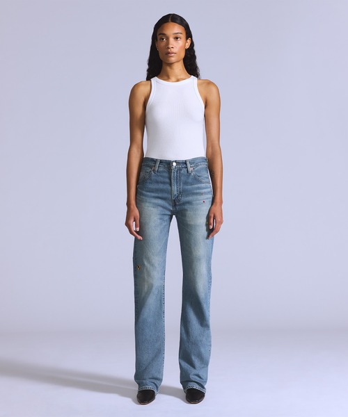 Levi's（リーバイス）の「Levi's/リーバイス BLUETAB(TM) PLANK ストレート ジーンズ MADE IN JAPAN（デニムパンツ・レディース・インディゴブルー・23inch/24inch/25inch/26inch/27inch/28inch）」の2枚目の写真