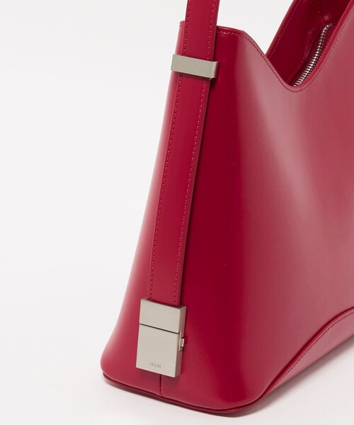 OSOI(オソイ)の「<OSOI>EGG MINI バッグ(ショルダーバッグ・レディース・レッド/ブラック/オフホワイト・FREE)」の16枚目の写真